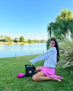 Zaira Nara feet photo thumbnail