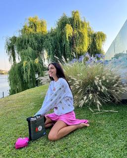 Zaira Nara feet photo thumbnail