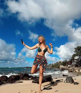 Katrina Bowden feet photo thumbnail