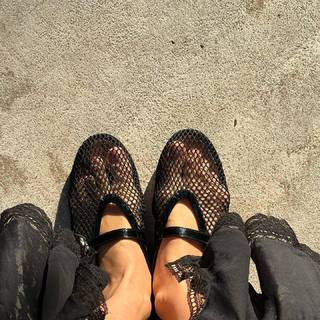 Irina Shayk feet photo thumbnail