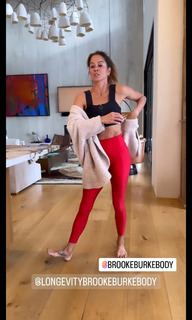 Brooke Burke feet photo thumbnail