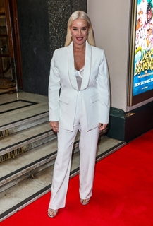 Denise Van Outen feet photo thumbnail