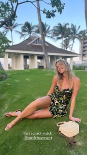Katrina Bowden feet photo thumbnail