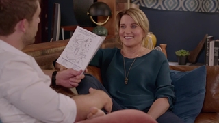 Lucy Lawless feet photo thumbnail