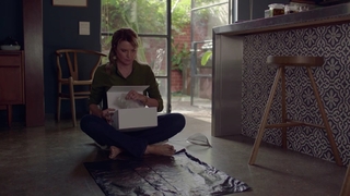 Lucy Lawless feet photo thumbnail