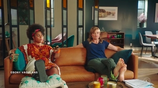 Lucy Lawless feet photo thumbnail