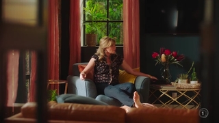 Lucy Lawless feet photo thumbnail
