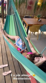 Larissa Manoela feet photo thumbnail