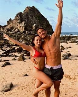 Larissa Manoela feet photo thumbnail