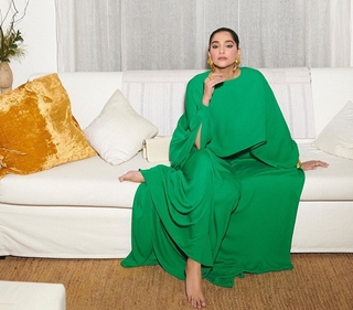 Sonam Kapoor feet photo thumbnail