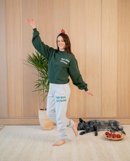 Adriene Mishler feet photo thumbnail