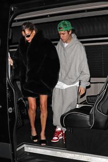 Hailey Bieber feet photo thumbnail
