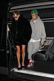 Hailey Bieber feet photo thumbnail