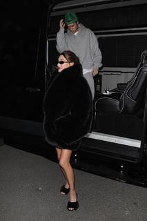 Hailey Bieber feet photo thumbnail