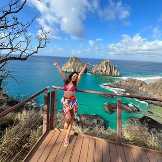 Larissa Manoela feet photo thumbnail