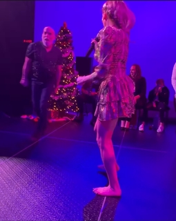 Debbie Gibson feet photo thumbnail