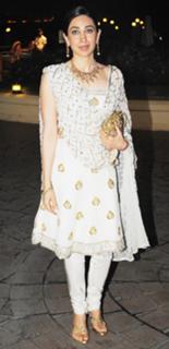 Karisma Kapoor feet photo thumbnail