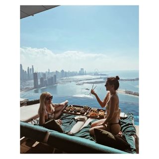 Blanca Suárez feet photo thumbnail