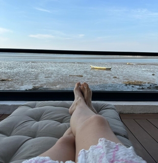 Dia Mirza feet photo thumbnail
