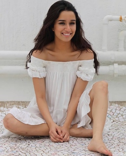 Shraddha Kapoor feet photo thumbnail