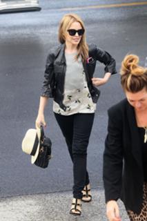 Kylie Minogue feet photo thumbnail