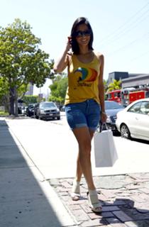 Olivia Munn feet photo thumbnail