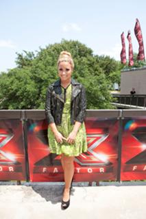 Demi Lovato feet photo thumbnail