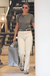 Sofia Richie feet photo thumbnail