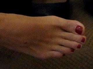 Angie Harmon feet photo thumbnail