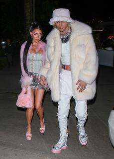 Megan Fox feet photo thumbnail