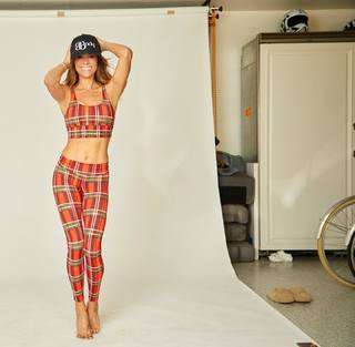 Brooke Burke feet photo thumbnail