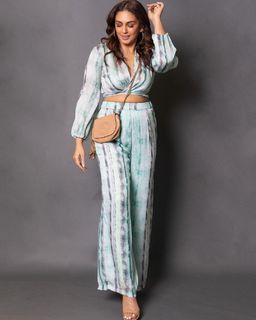 Huma Qureshi feet photo thumbnail