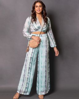 Huma Qureshi feet photo thumbnail