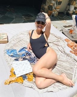 Kate Hudson feet photo thumbnail