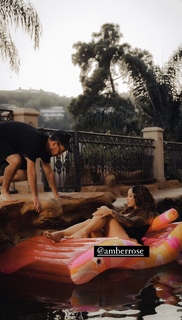 Amber Rose feet photo thumbnail