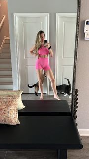 Chelsea Green feet photo thumbnail