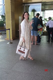 Tamannaah Bhatia feet photo thumbnail
