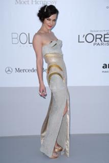 Milla Jovovich feet photo thumbnail