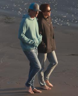 Cindy Crawford feet photo thumbnail