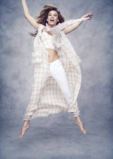 Serenay Sarikaya feet photo thumbnail