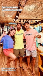 Larissa Manoela feet photo thumbnail