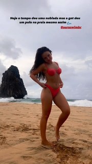 Larissa Manoela feet photo thumbnail