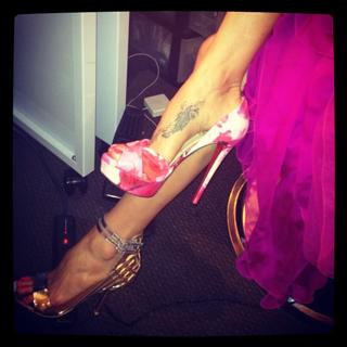 Brooke Burke feet photo thumbnail