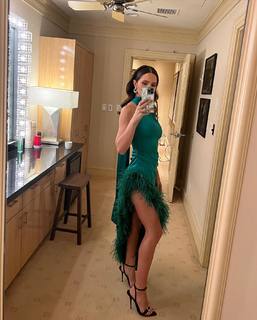 Katharine McPhee feet photo thumbnail