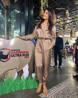 Raveena Tandon feet photo thumbnail