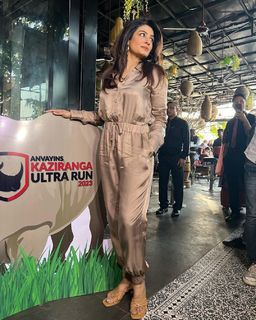 Raveena Tandon feet photo thumbnail