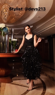 Taapsee Pannu feet photo thumbnail