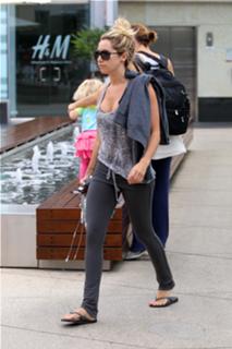 Ashley Tisdale feet photo thumbnail