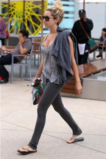 Ashley Tisdale feet photo thumbnail