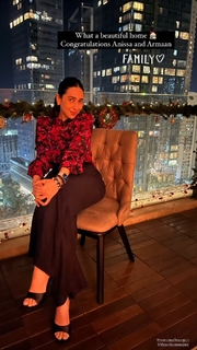 Karisma Kapoor feet photo thumbnail